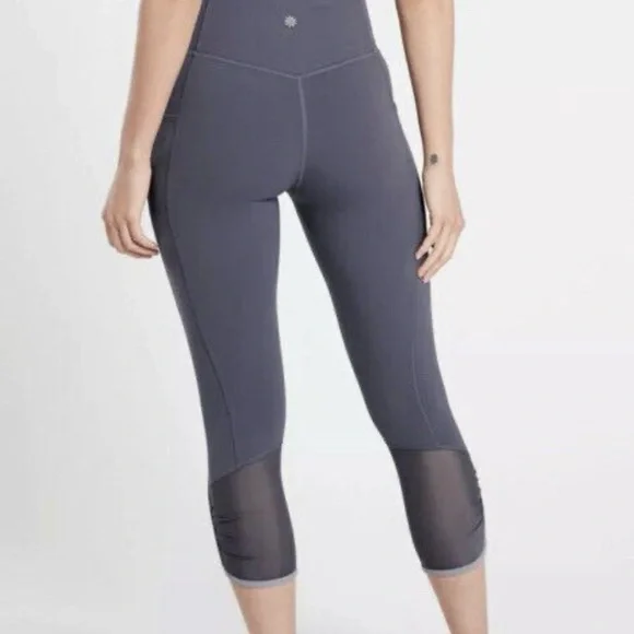 Athleta Salutation Stash Pocket II Capri - Picture 2 of 5
